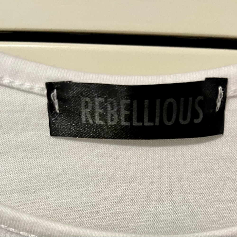 Rebellious tee - Picture 2 of 2